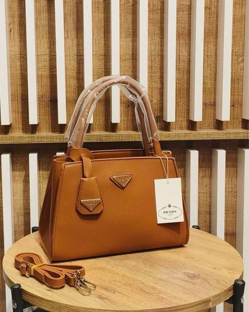 Дамска чанта Prada