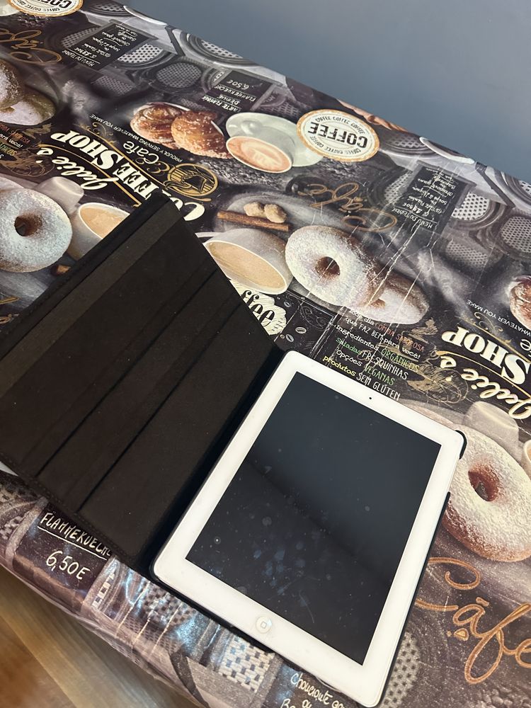 iPad 4th Gen (WiFi + Cellular, Verizon) / 32GB / MD526LL/A