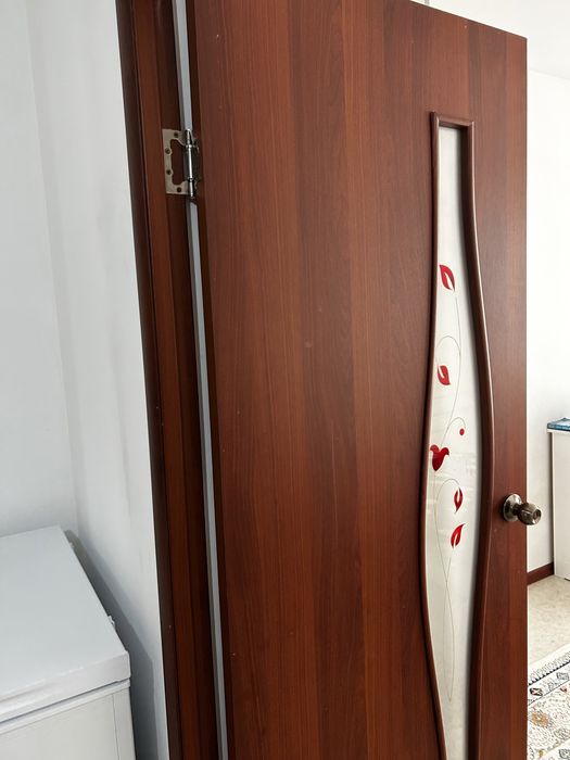 Продам двери межкомнатные по 2000