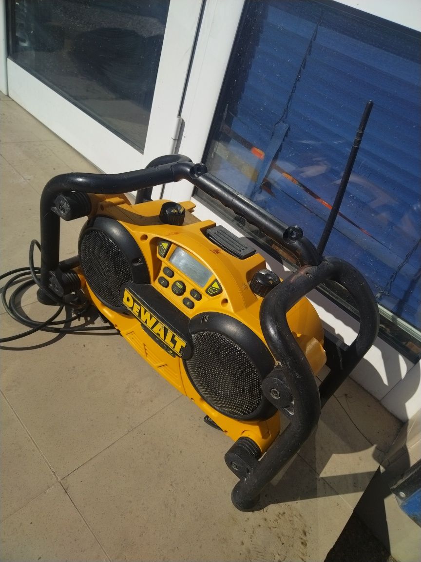 Радио с батерия DEWALT MH28839 За строителни обекти или за колекция