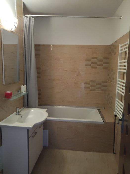 Închiriez apartament