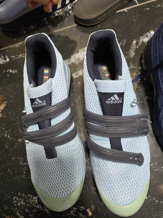 Vand Adidas 43,5 absolut noi nepurtati