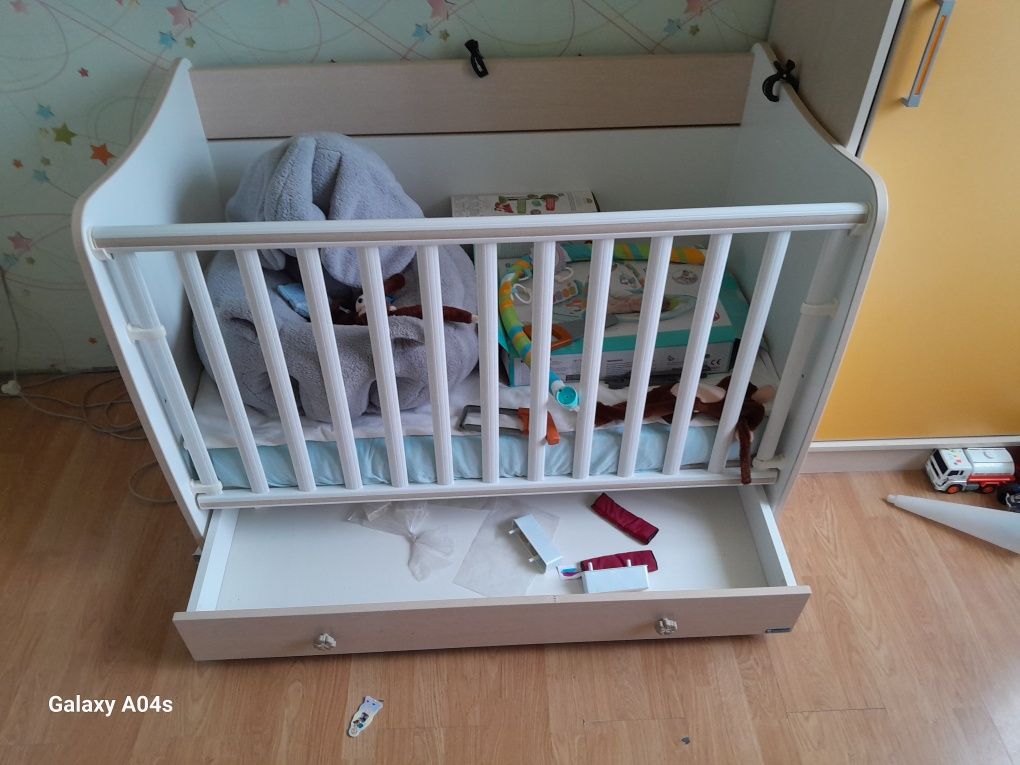 Продавам детска кошара,столче за хранене,лятна количка,