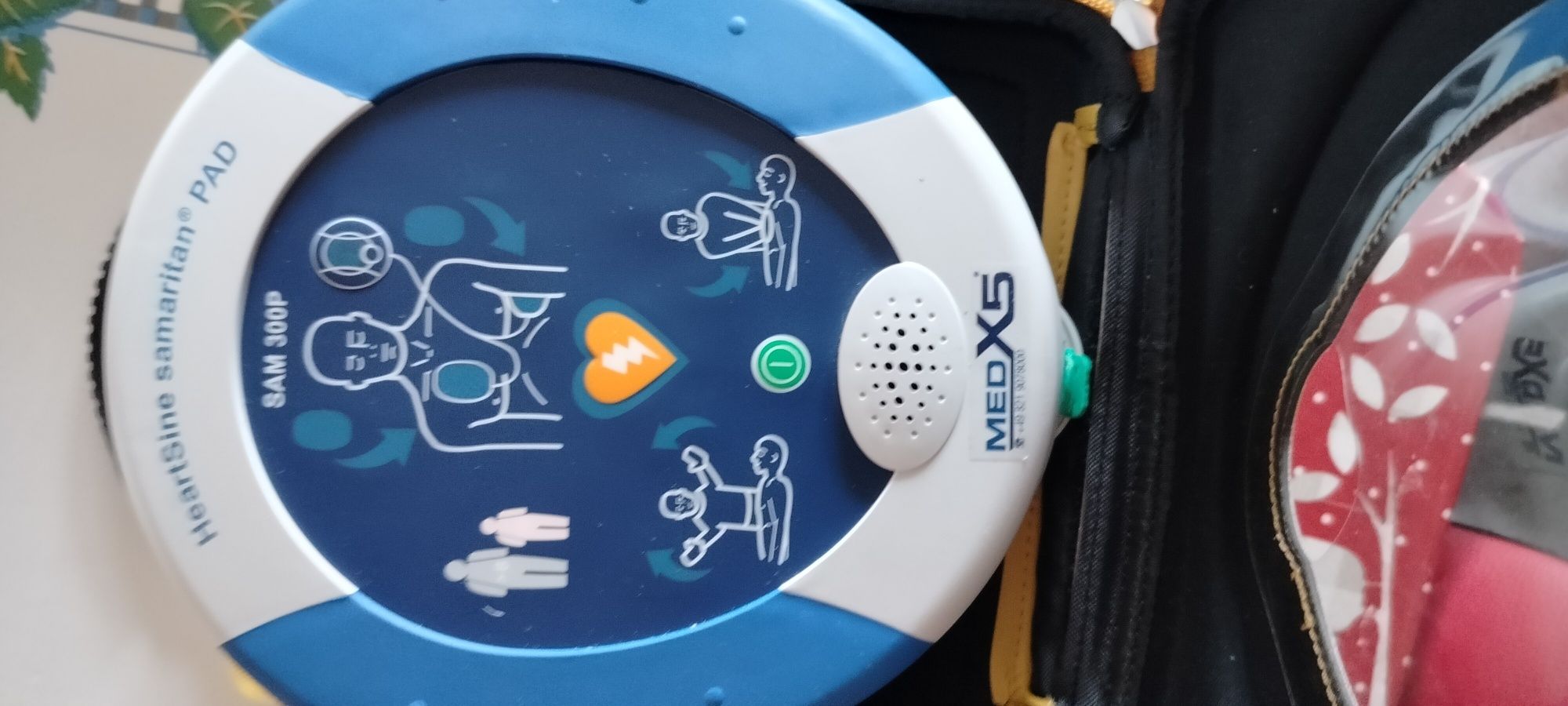 Vând samaritan  PAD defibrilator. SAM300P