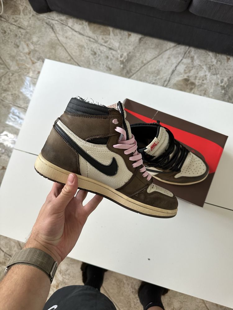 Travis Scott jordan 1