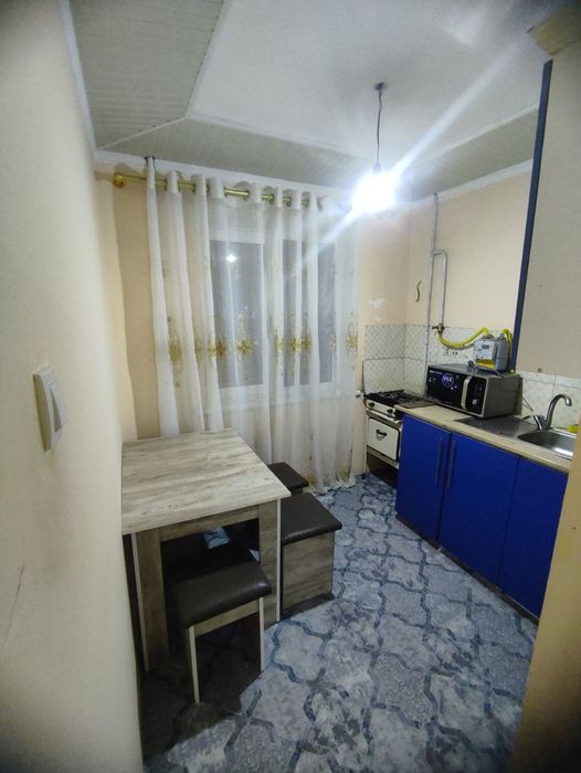 Продаётся 1 ком ком квартира в чирчике 1 мкн 2 этаж рядом актябр базар