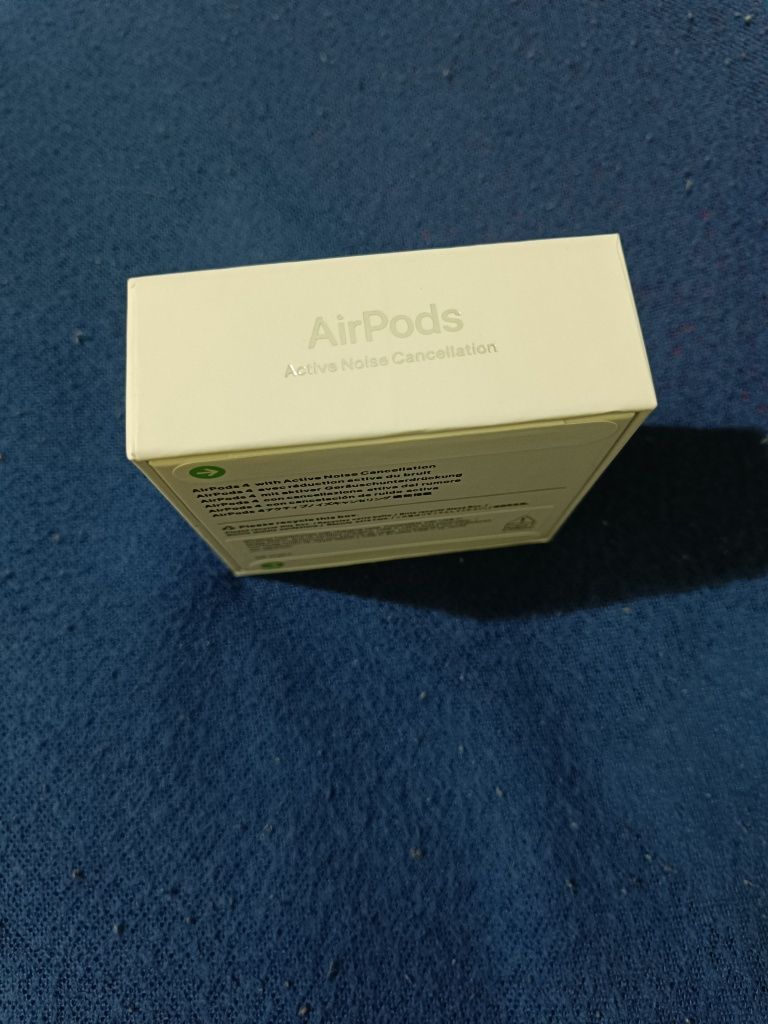 Airpods 4 with active noise cancellation