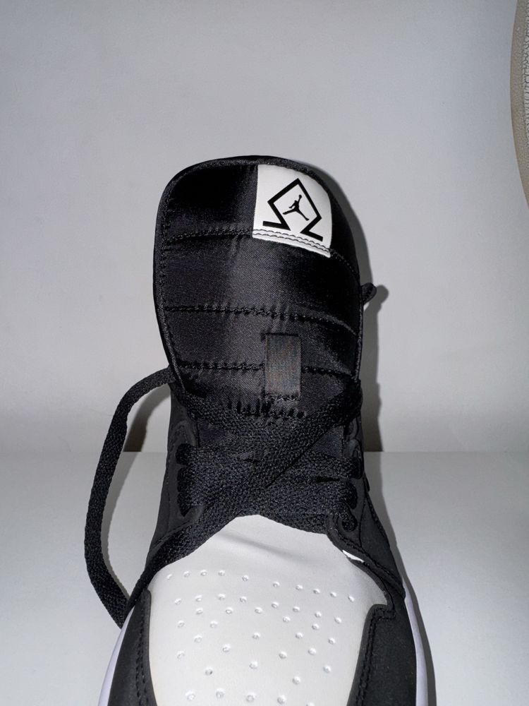 Adidasi Jordan 1 Mid