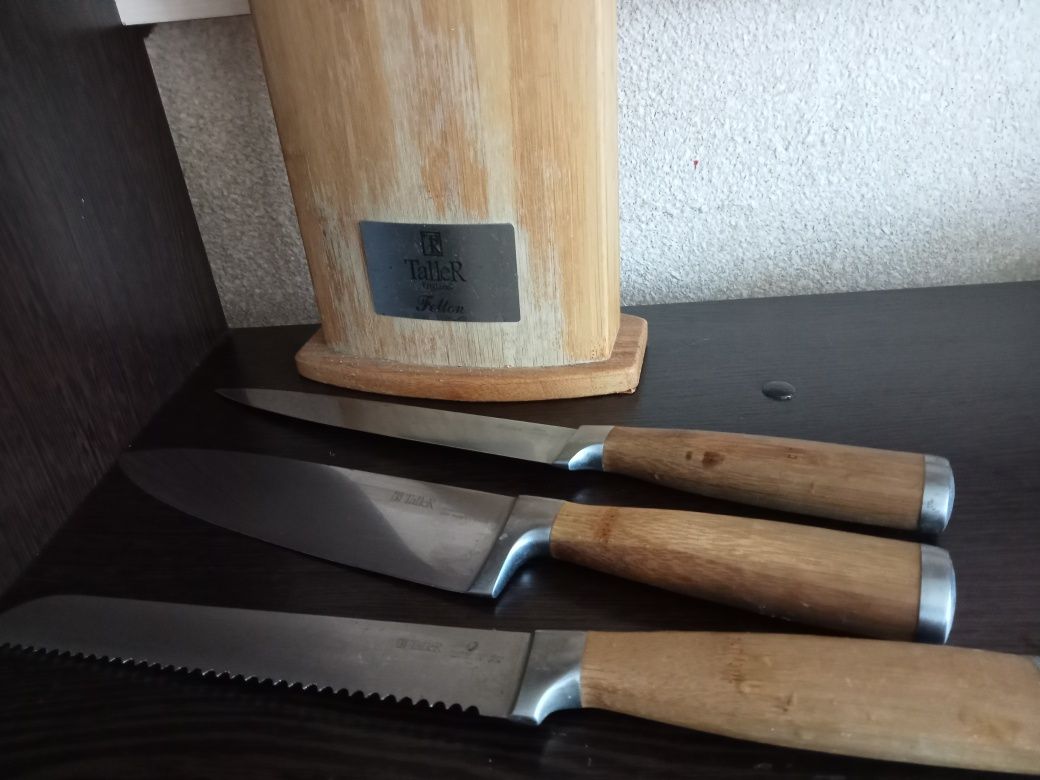 Ножи нержавейка на деревянной подставке