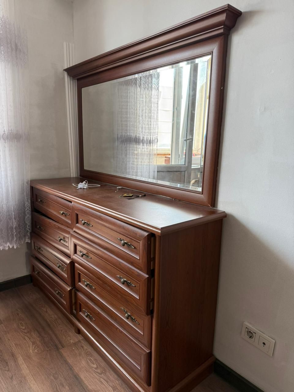 Комод с зеркалом
