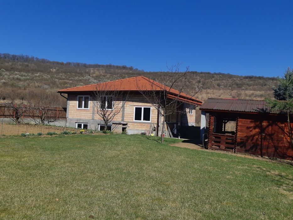 Casa la rosu de vânzare sau schimb cu apartament în Tg Mureș