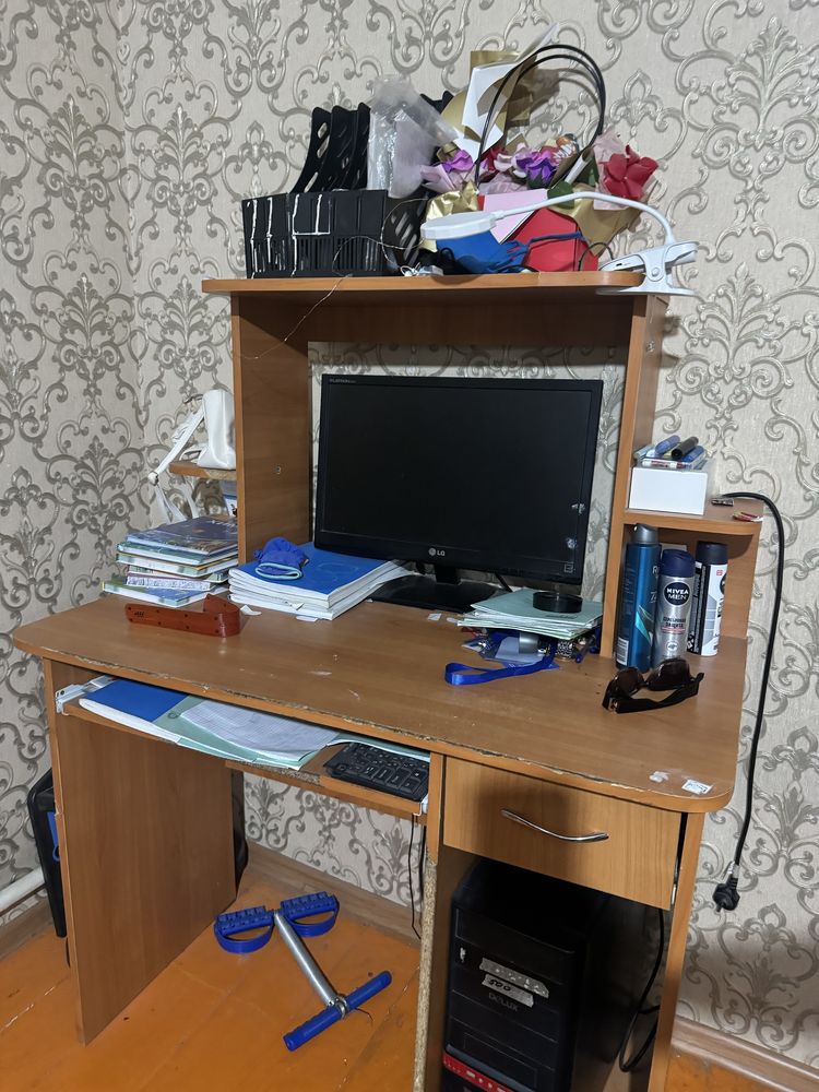 Компьютерный стол