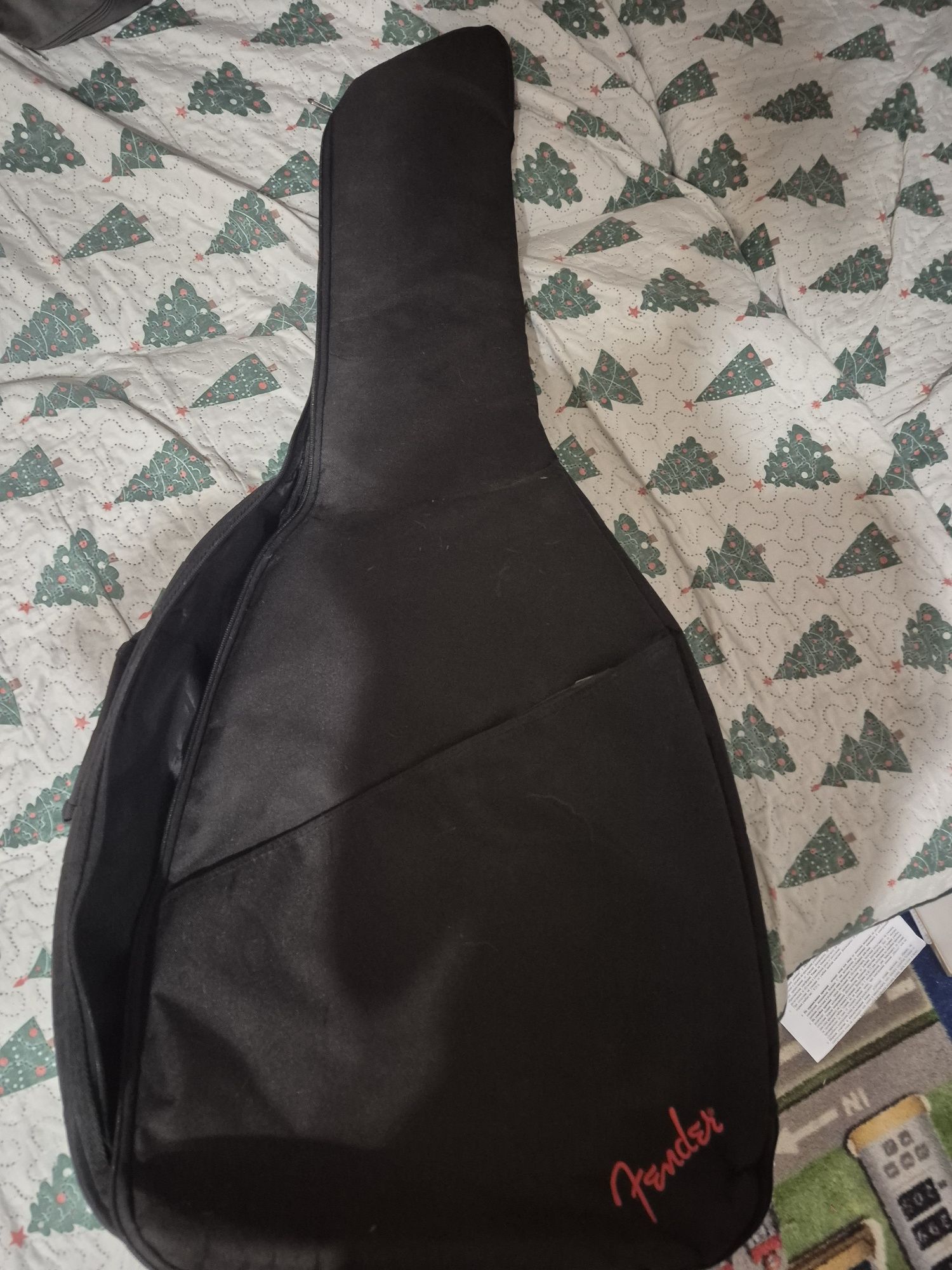 Чисто нова китара "squier by fender" + fender калъф за китара