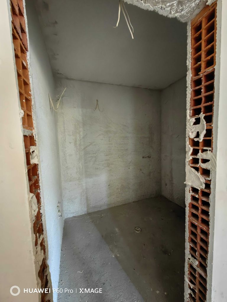 Продава се Тристаен апартамент в Пловдив, Коматевски възел - 101 кв.м за 1203 €/кв.м - Снимка #6