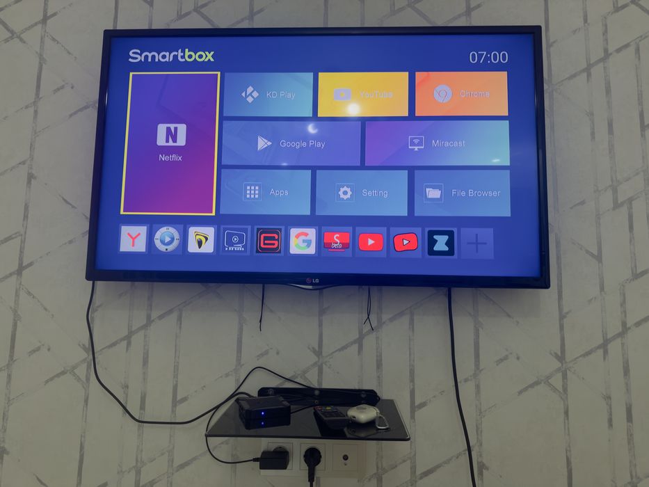 Телевизор LG50 оригинал с smartbox антена