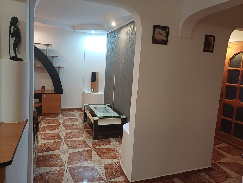 Apartament cu 3 camere.Rm Sărat ,bld 1 Decembrie 1918 ,bl A13 ,ap 10