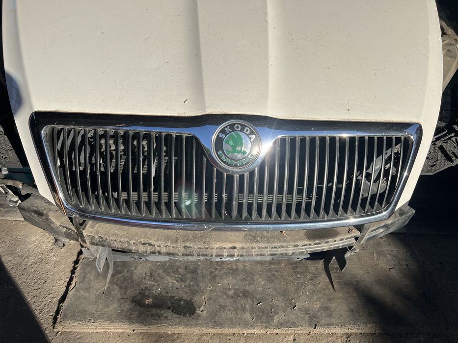 Grila Capota Motor Skoda Octavia 2 2004-2008