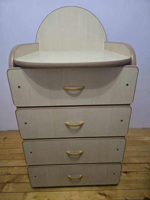 Шкаф за повиване