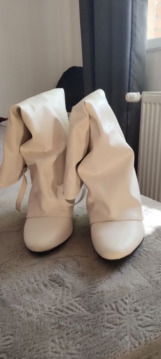 Cizme albe de vânzare