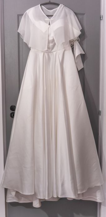 Rochie de mireasa superba , tafta regala