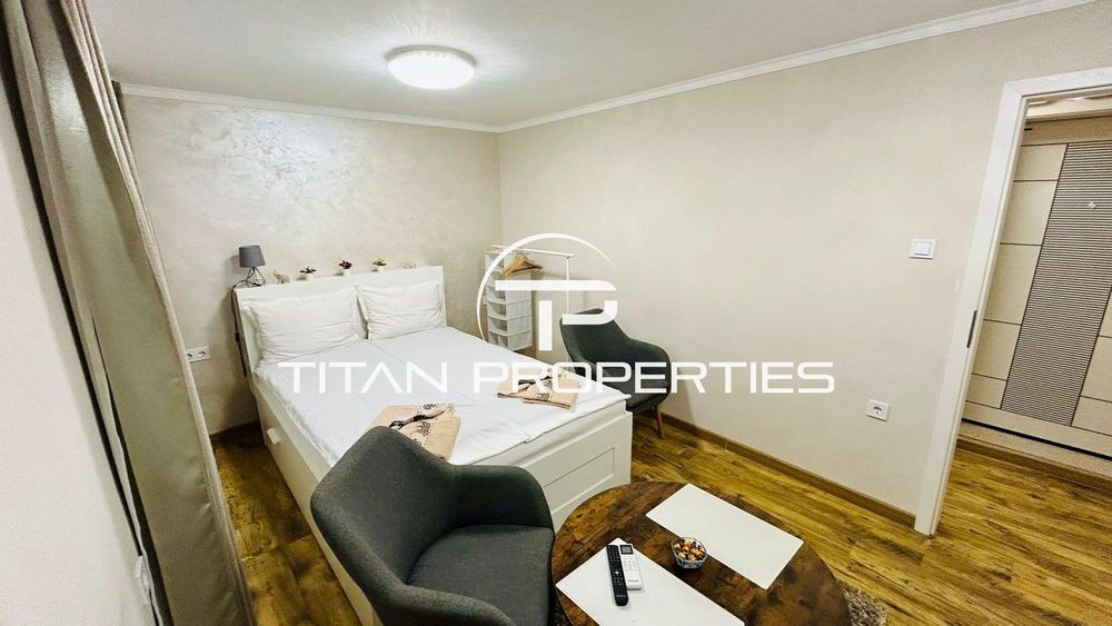 Дава се под наем Едностаен апартамент в Бургас, Център - 35 кв.м за 408 € - Снимка #1