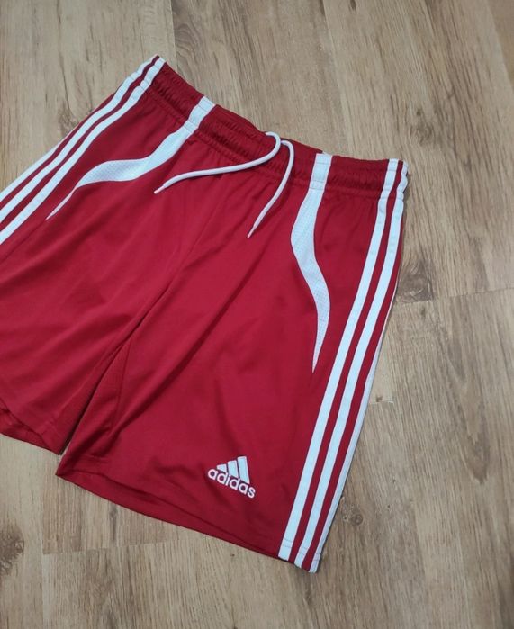 Pantaloni scurți Adidas mărimea M