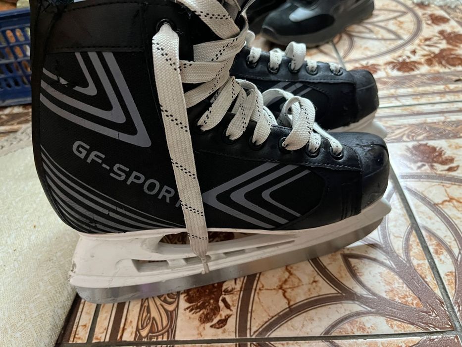 Продаю коньки GF-Sport .
Лезвия ровные, без ржавчин
