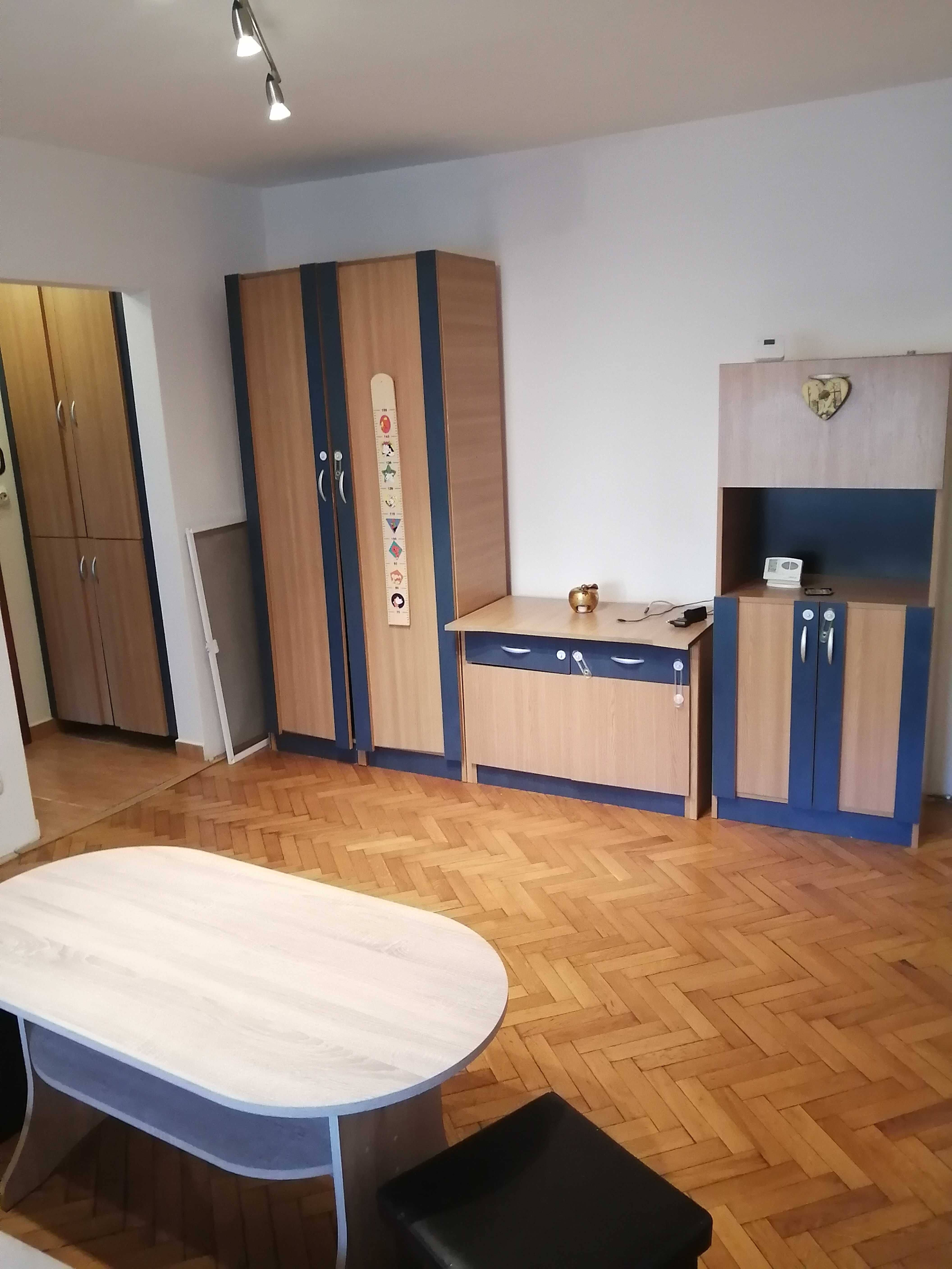PROPRIETAR închiriez apartament cu 2 cam. spatios zona Stadion-Olimpia