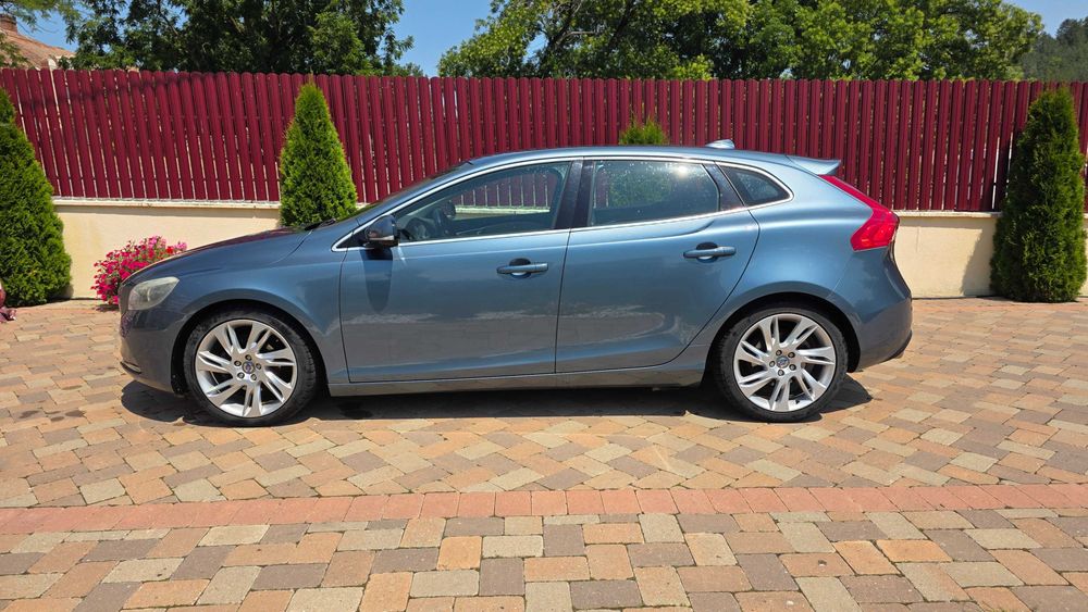 Volvo V40 D2 2013