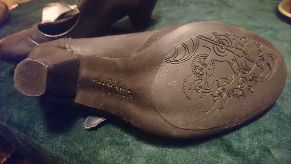 Маркови обувки ест .кожа