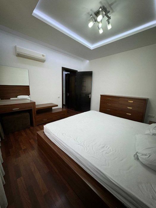 Центр 4в3/3/5 Садык Азимова 90 м² 77-серия. Кирпичный дом. Обстановка