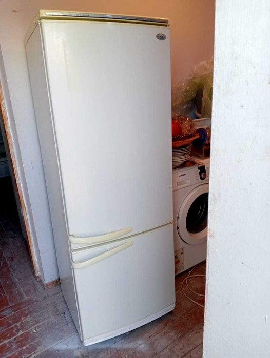 Продам очень  хорошо работающий холодильник Атлант