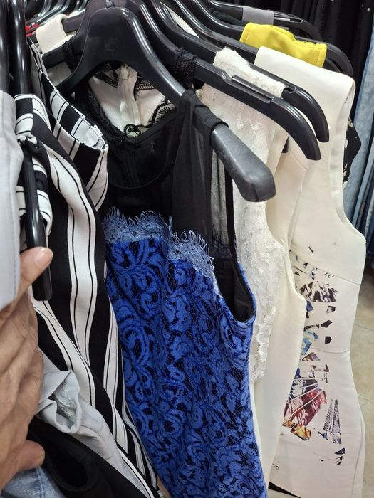 Продавам дрехи втора употреба, първо качество