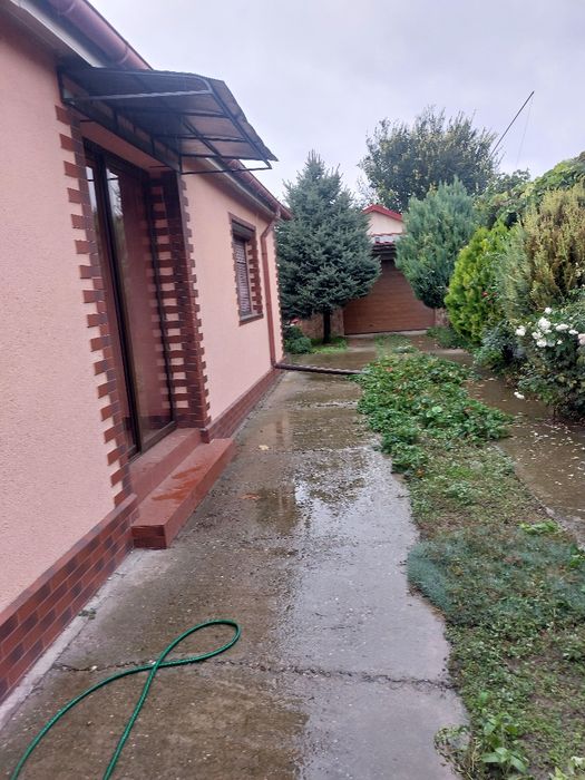 Inciriez casa la curte condiții ca la bloc.,mai multe detalii la tel..