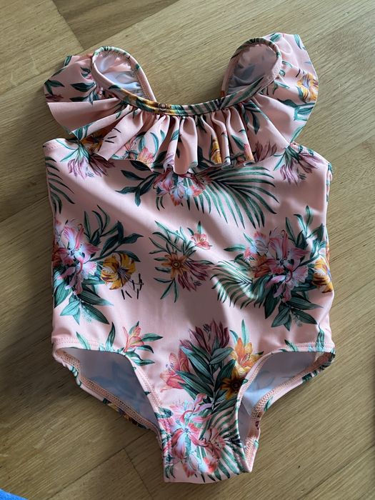 Vand set H&M costum de baie si palarie, marimea 74 costumul