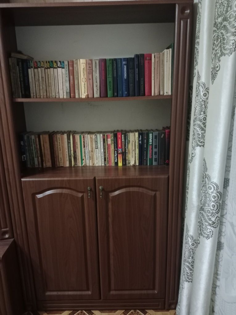 Стол кухонный .Срочно.