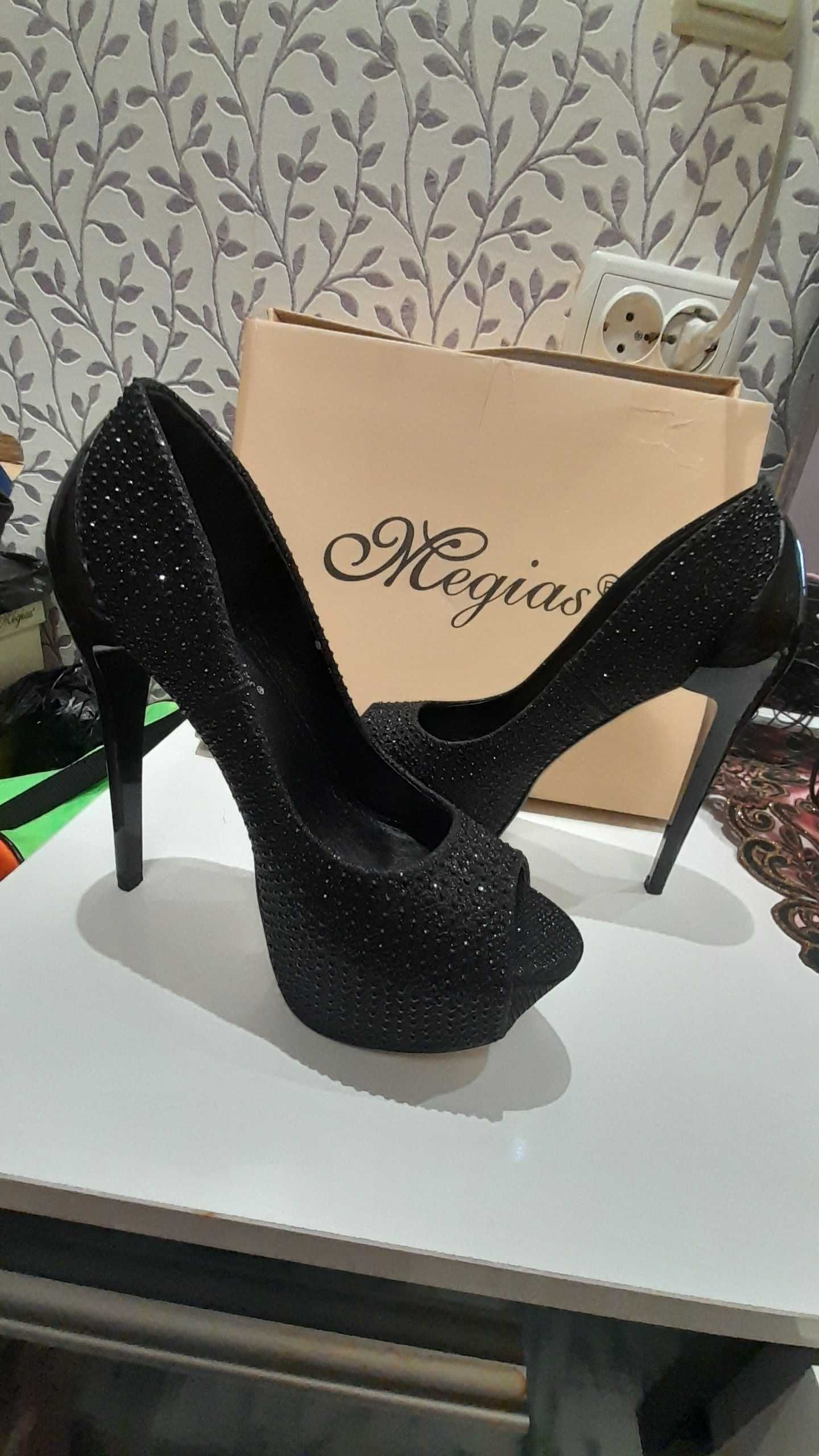 Дамски елегантни обувки на висок ток !!!