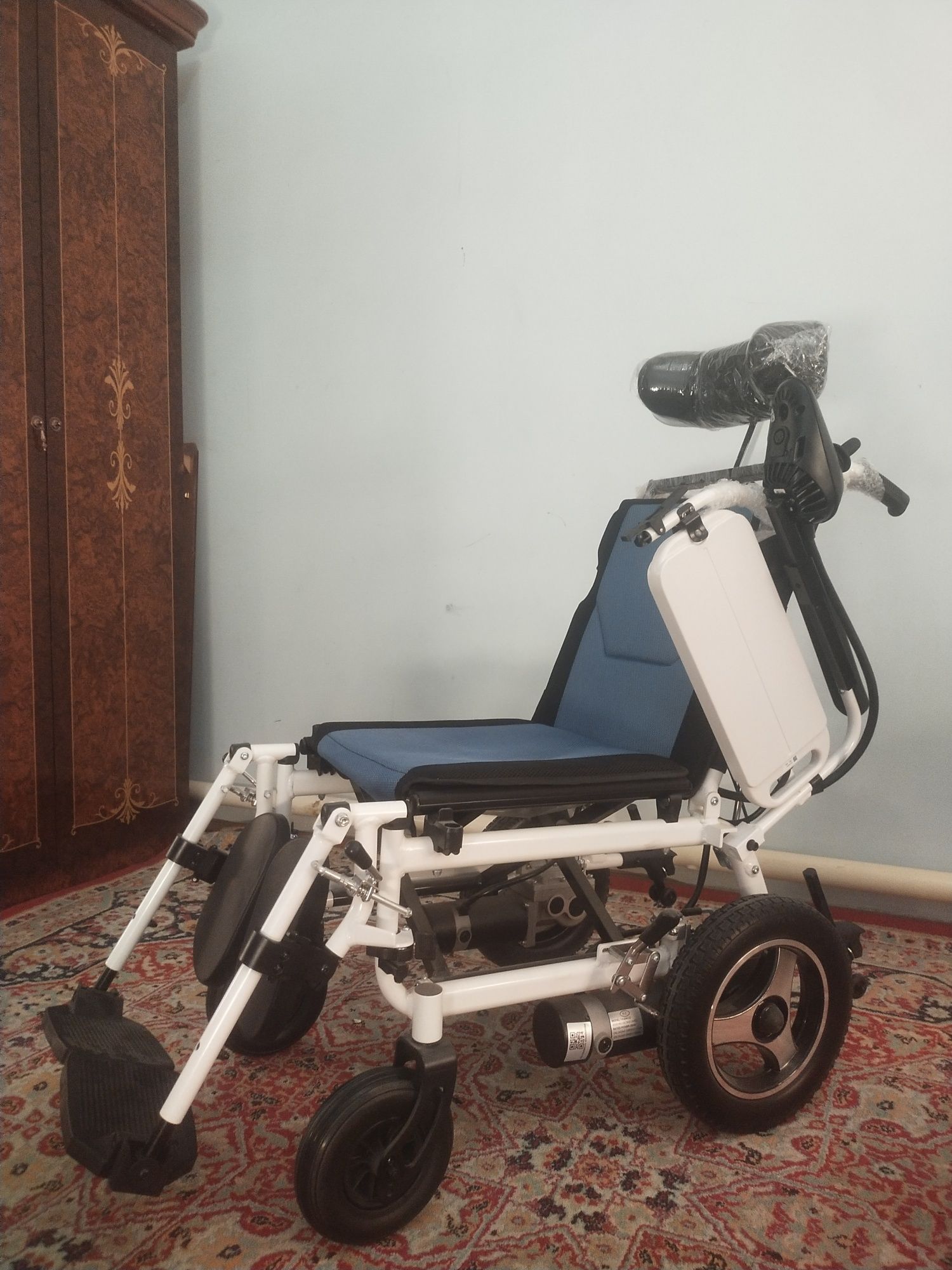 Elektro kolyaska/ invalidi bor odamlar uchun.