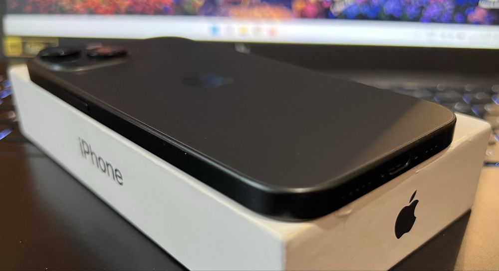 Като нов!! iPhone 15 / black / 512 gb