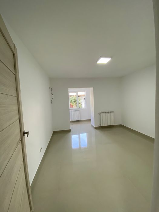 Ofer spre închiriere o cameră in incinta unui salon de înfrumusețare.