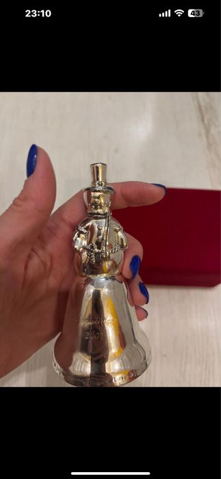 Decoratiune om de zapada suflata cu argint