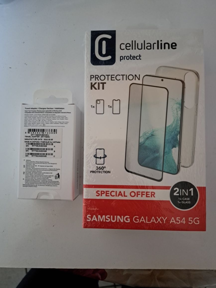 Продавам неразпечатан,нов Samsung A54 5G с супербързо зарядно Samsung.