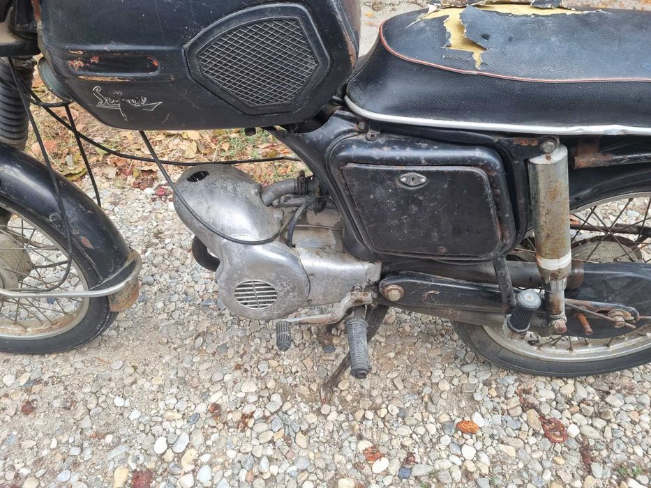 Motoreta mobra 50 super comunista