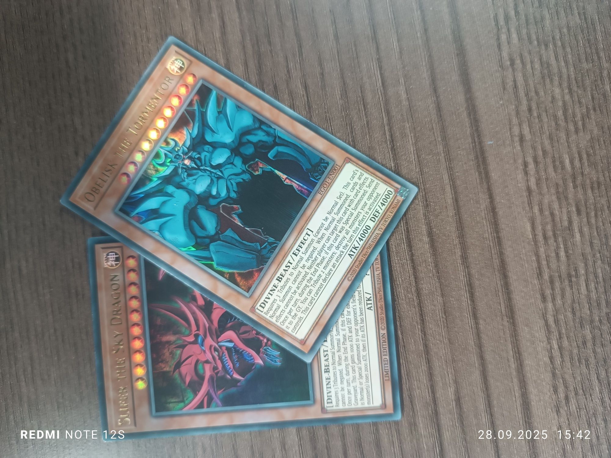 Изобилие от игрални карти yu gi oh за продан в добро състояние