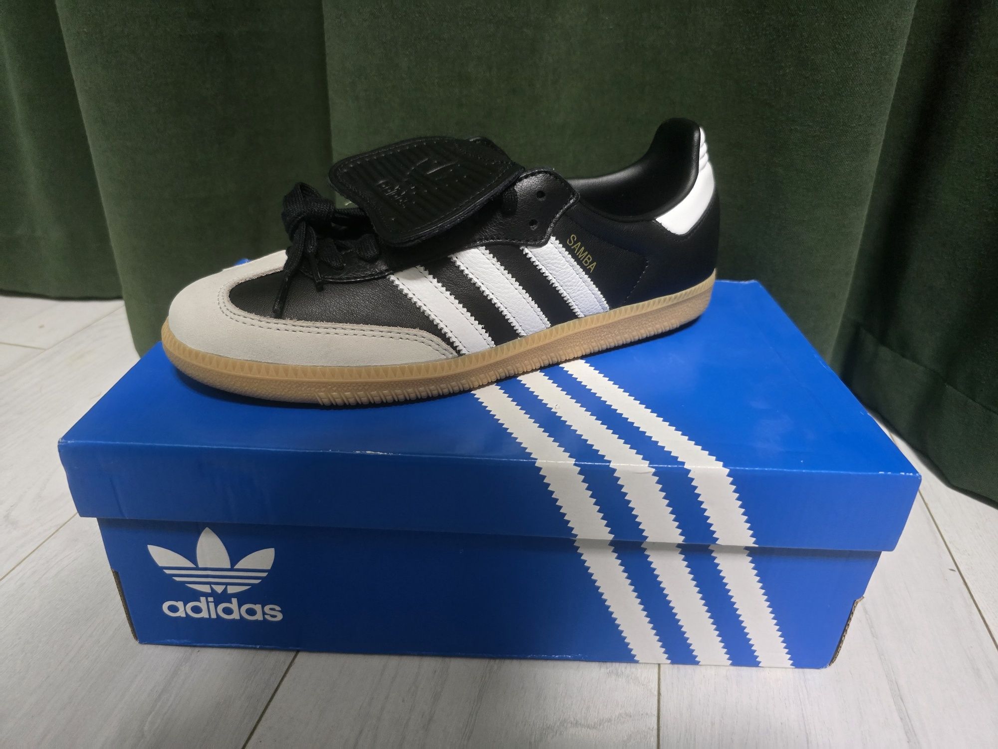Продам Adidas samba LT W