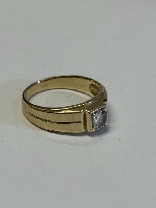 златен дамски пръстен 3.18гр 14к 585