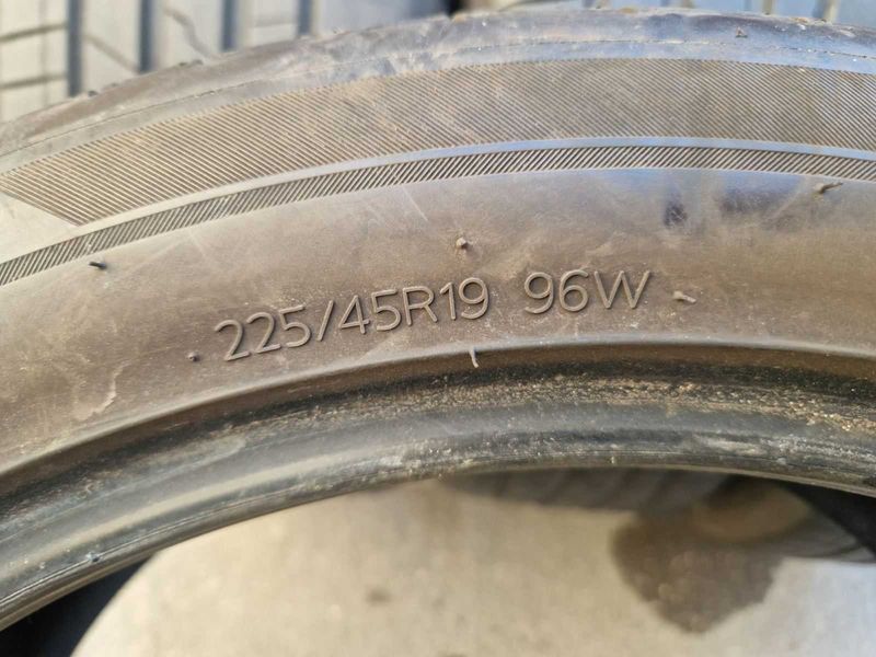 4 Hankook R19 225/45
летни гуми
DOT4220