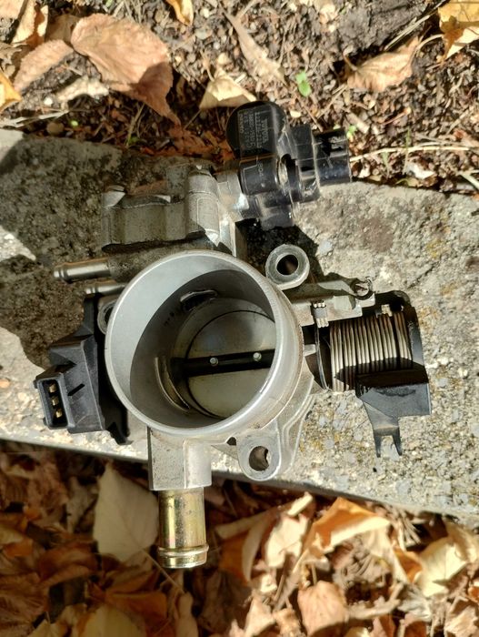 Дроселова клапа за Toyota Corolla 1.4 96 hp 2000 без стъпковия мотор!