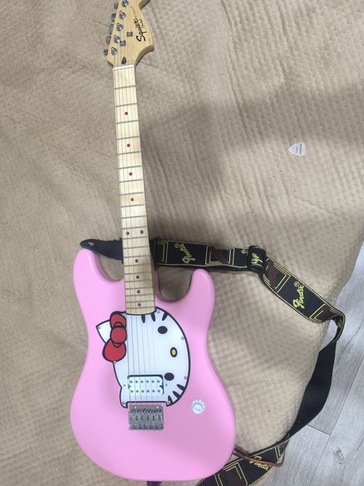 Электрогитара Fender hello kitty