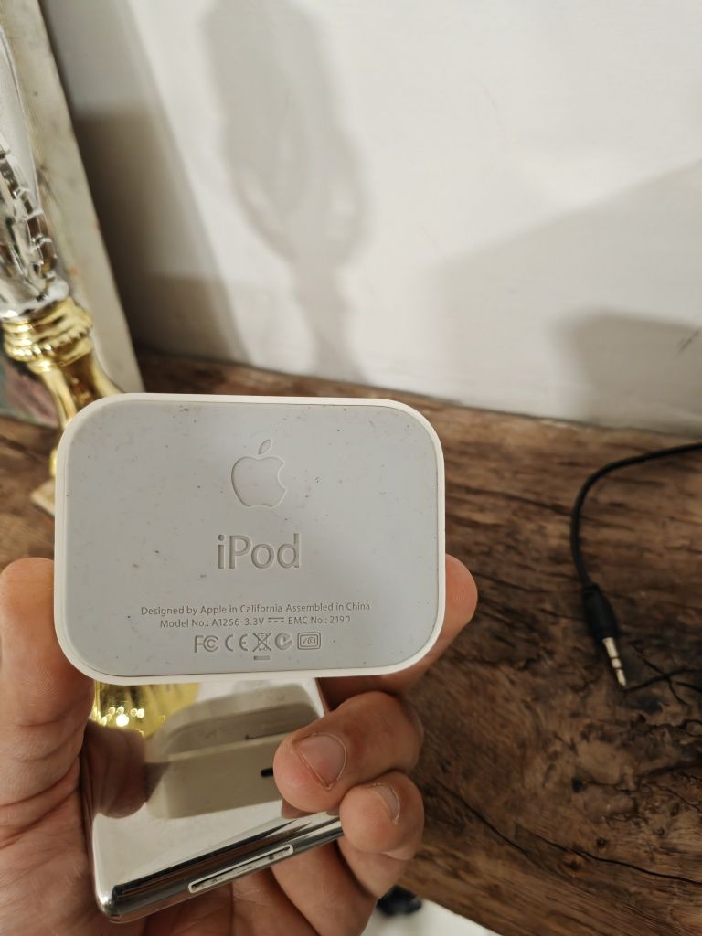 Vând iPod Classic 160 GB ultima generație
